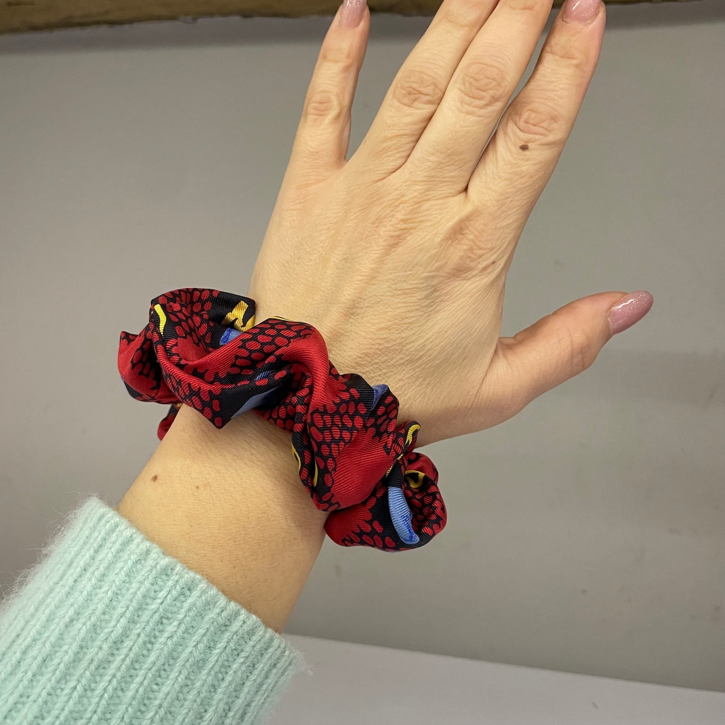 Scrunchie remake MOSCHINO