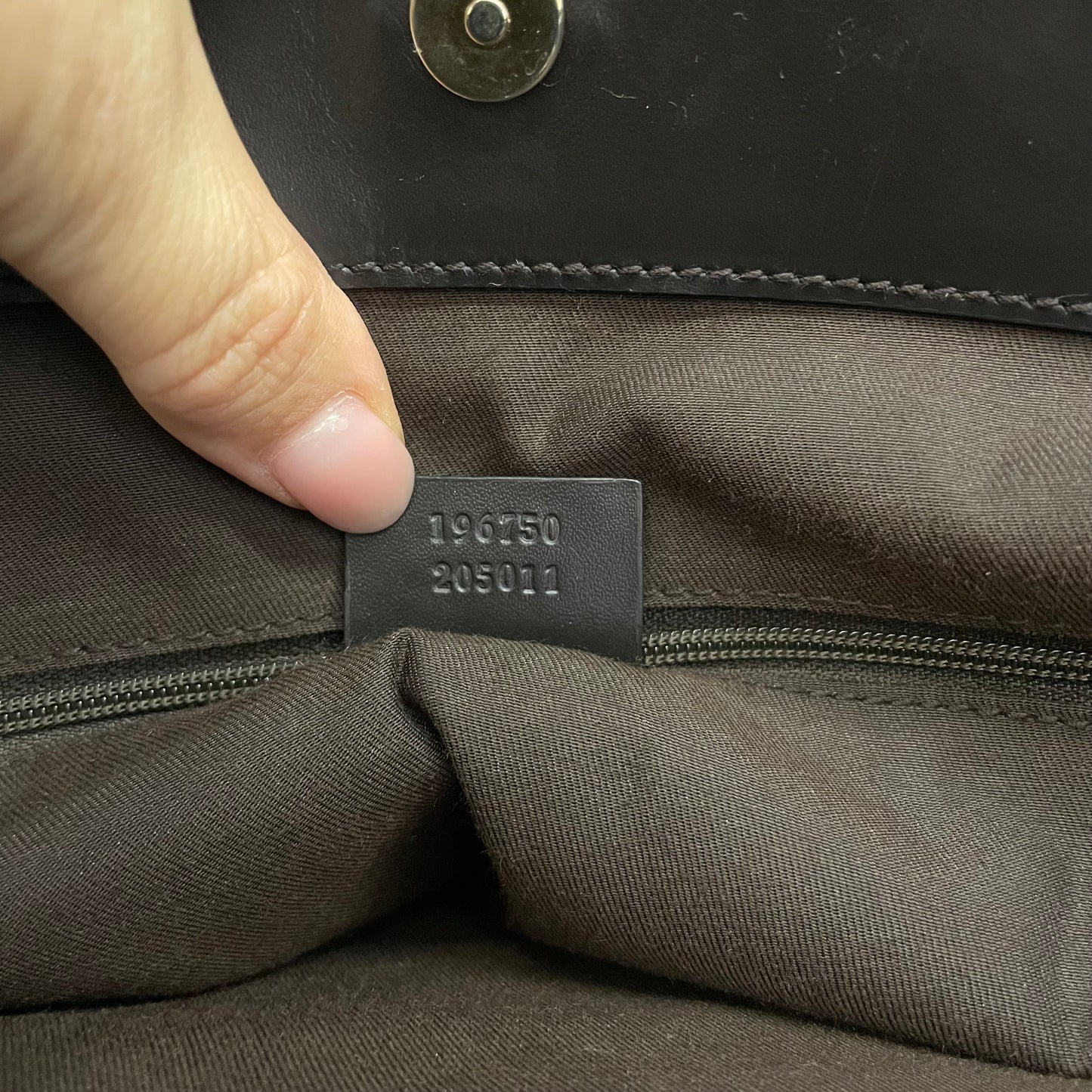 Tote bag GUCCI Tom Ford vintage in canvas monogram GG e pelle marrone Dettagli in pelle marrone scuro. Doppi manici catena intrecciata. Codice
