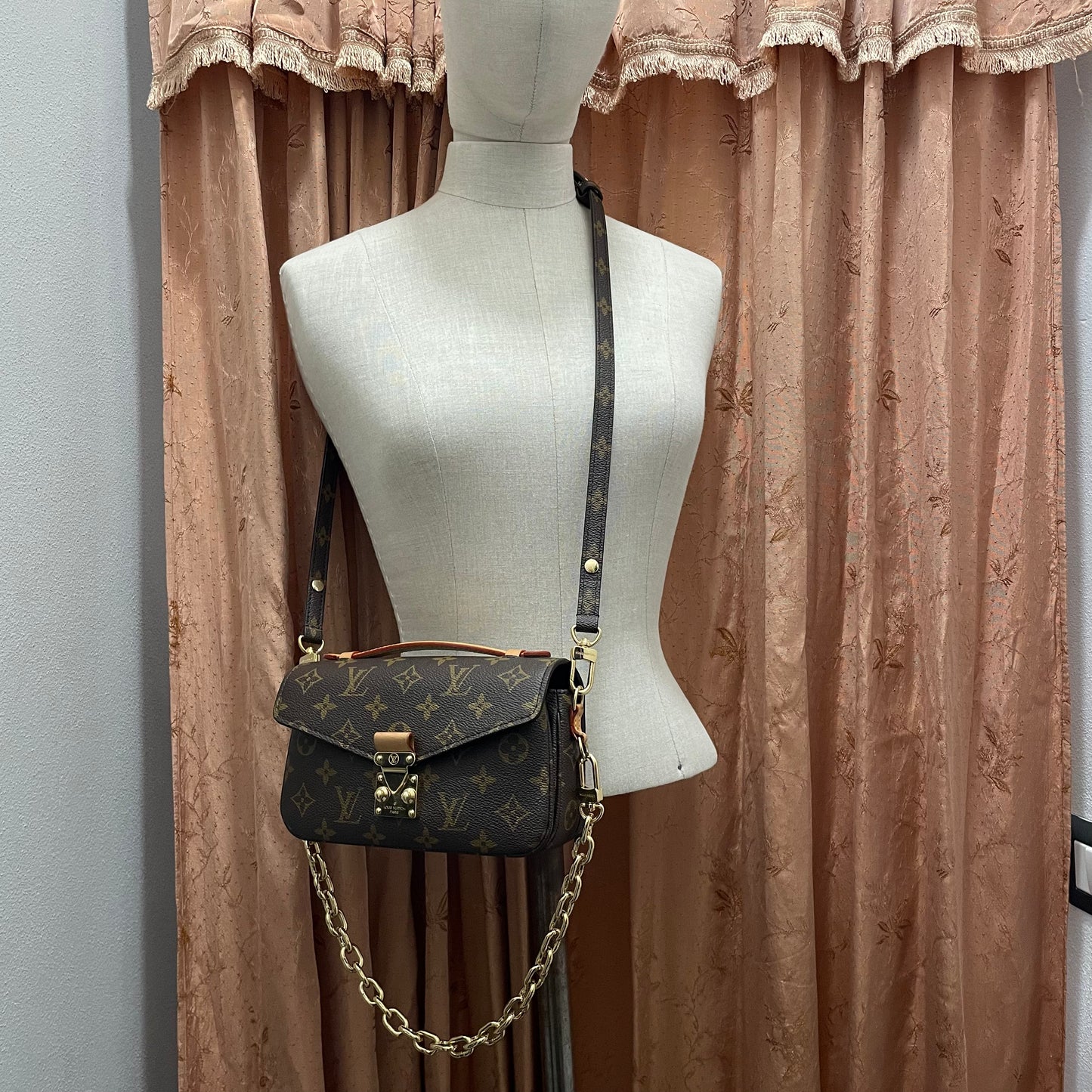 Métis East West Louis Vuitton