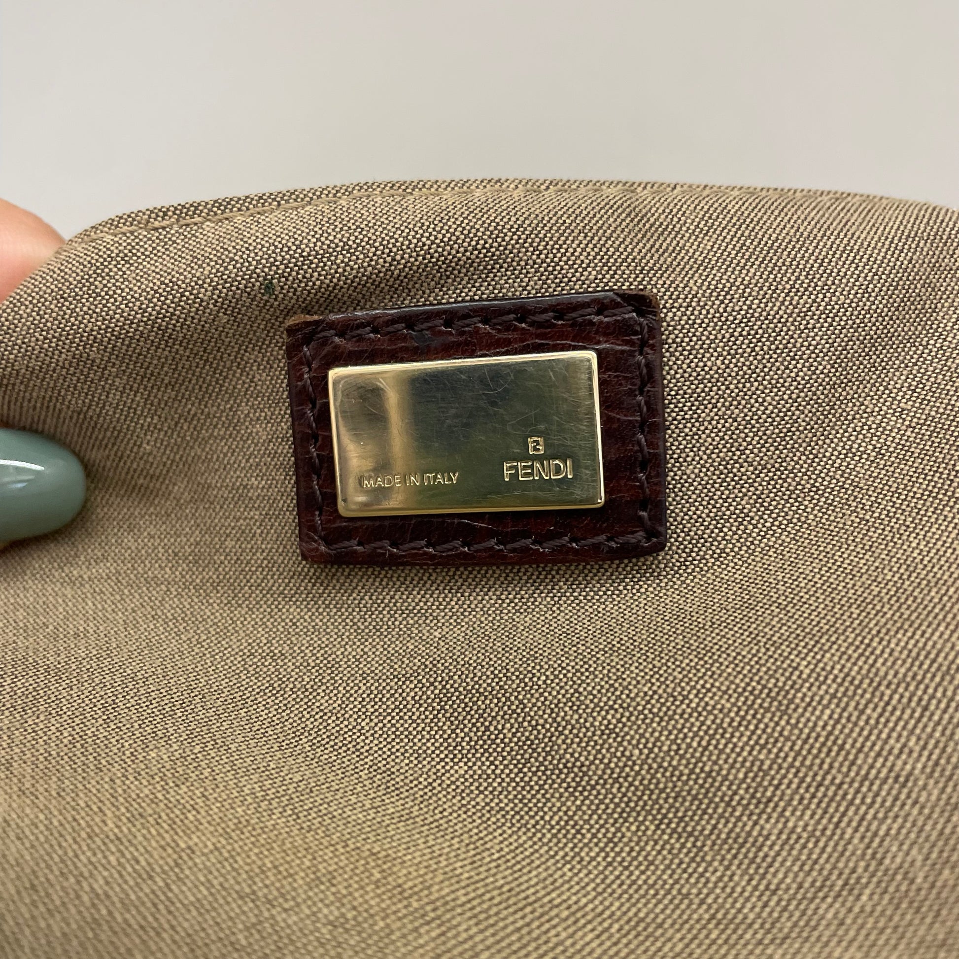 Borsa a spalla Fendi vintage zucchino marrone e beige dettaglio interno 