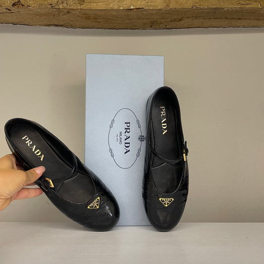 Ballerine in vernice Prada