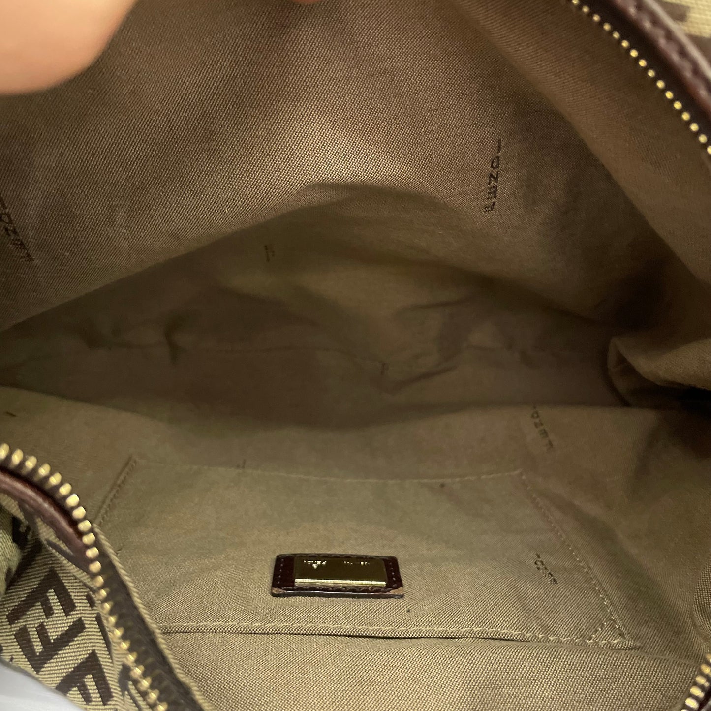 Borsa a spalla Fendi vintage zucchino marrone e beige interno in tessuto logato 