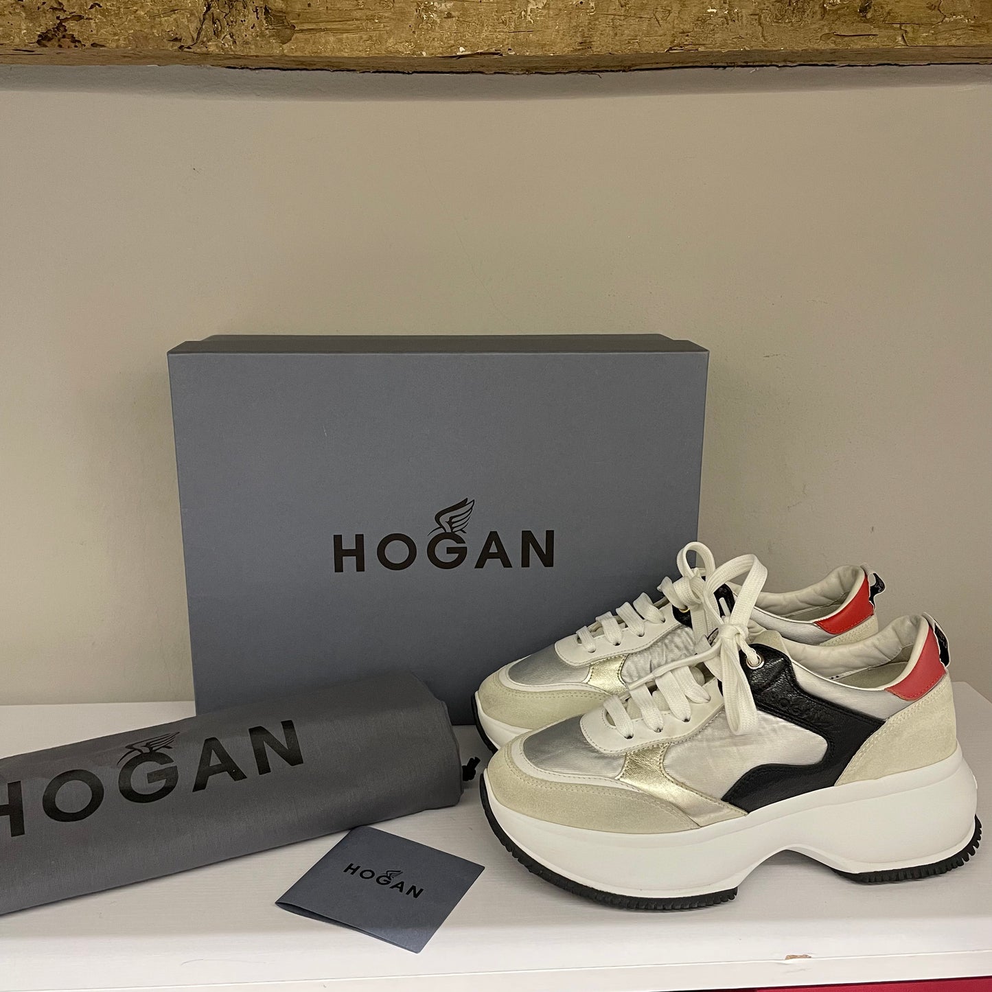 Sneakers Hogan Maxi I Active second hand in pelle suede grigio chiaro e tessuto argento con inserti in pelle argento e nero