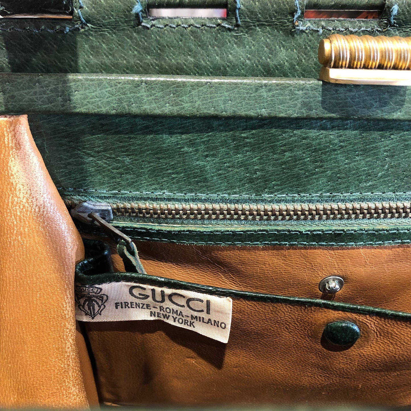 borsa GUCCI vintage degli anni '60 nell'iconica pelle verde del brand