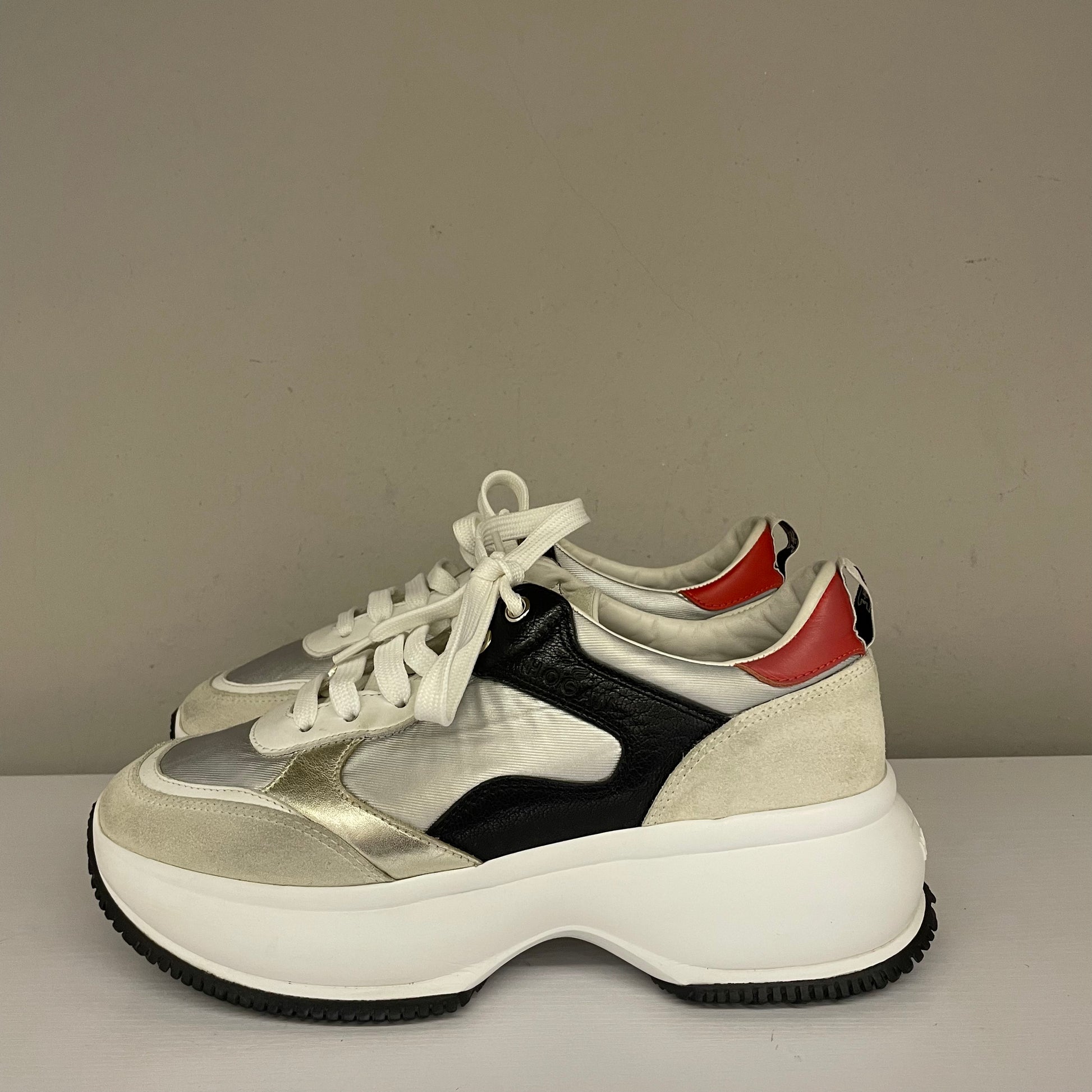 Sneakers Hogan Maxi I Active second hand in pelle suede grigio chiaro e tessuto argento con inserti in pelle argento e nero