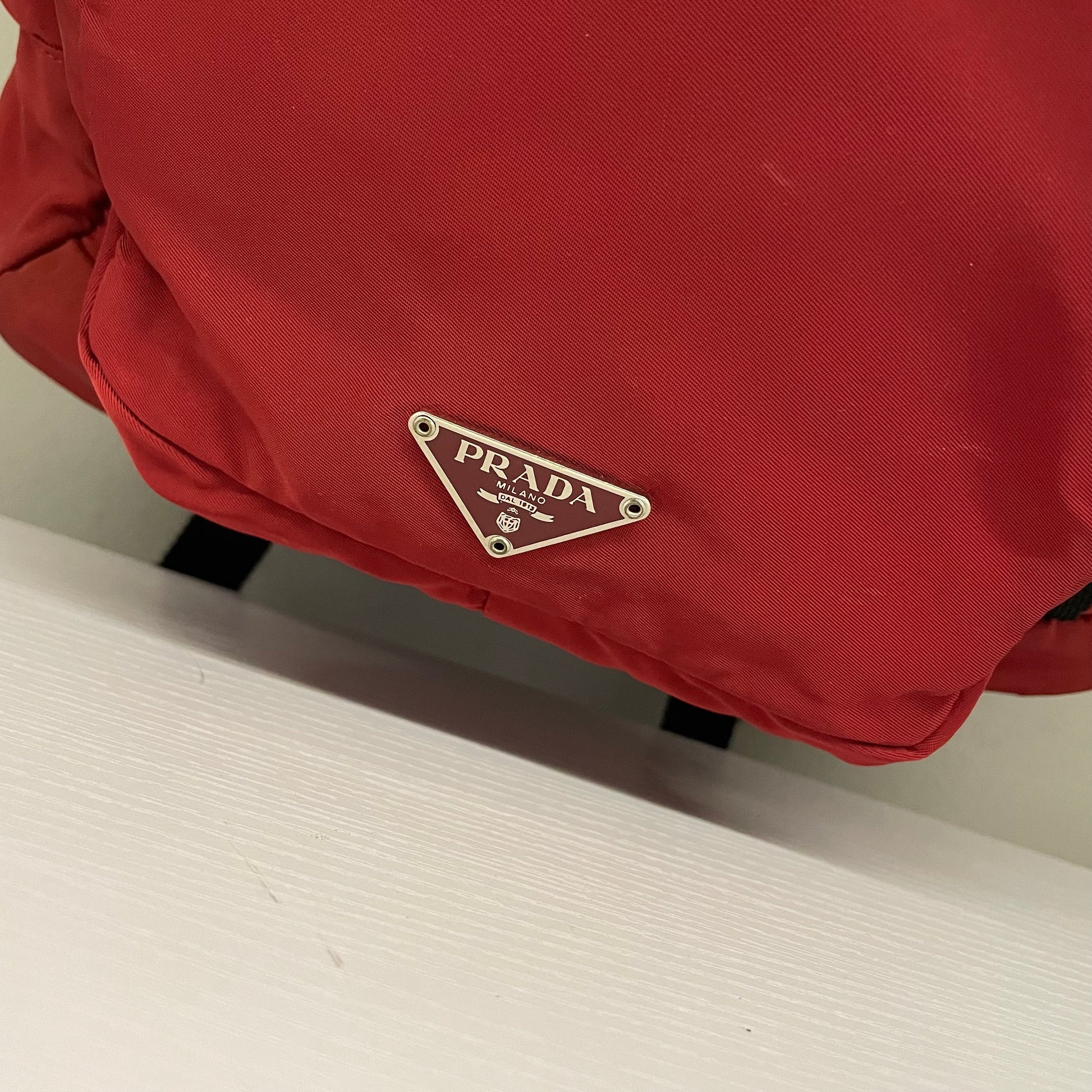 Zaino Prada nylon rosso con marsupio staccabile logo triangolo 